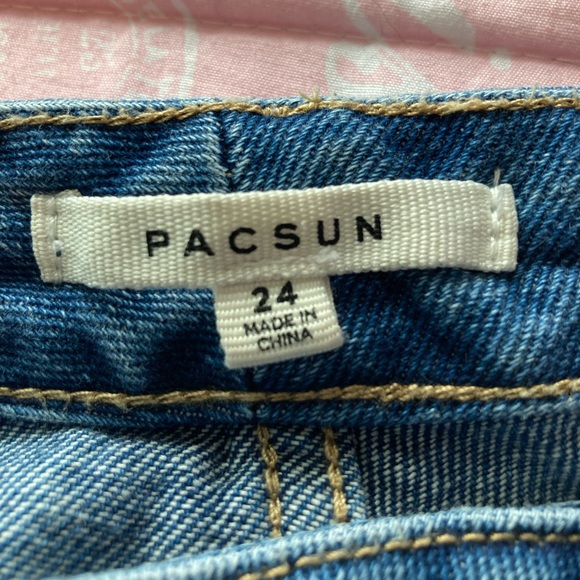 Ripped High Rise Jeans 💫 💙 - Picture 2 of 3